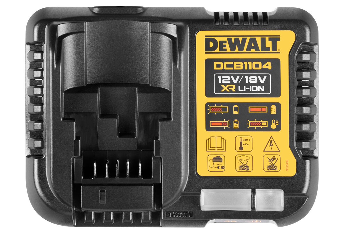 Ο ταχυφορτιστής Dewalt DCB1104-QW σε πλάγια όψη.
